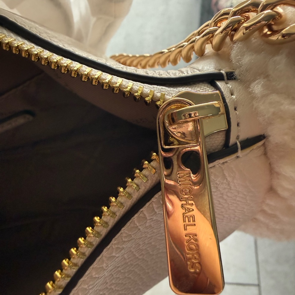 Michael Kors Carmela Leather Shearling Trim Bag With Detachable Strap NEW - Picture 4 of 7